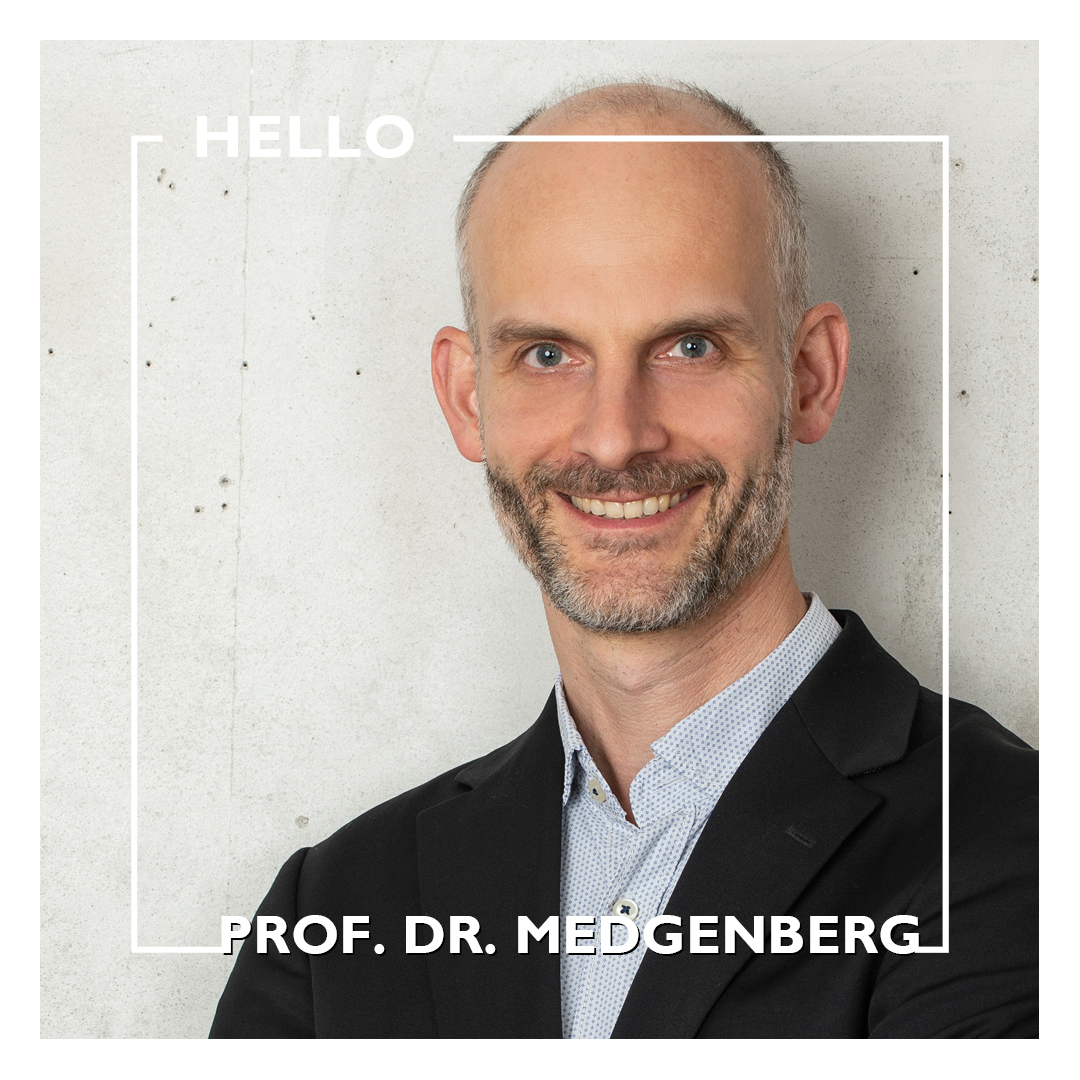 📣 Es gibt einen neuen Professor bei uns an der Fakultät. Und er wird nicht nur in einem Studiengang, auch nicht zwei, sondern gleich in allen Studiengängen aktiv sein. Sprich Architektur, Bauingenieurwesen und im Master. Quasi ein FAB-Allrounder 💪 Herzlich Willkommen
👉 Prof. Dr. Justus Medgenberg
Damit ihr ihn ein bisschen besser kennenlernt, haben wir Dr. Medgenberg ein paar Fragen gestellt. Die Antworten findet ihr hier.
❓In welchem Studiengang lehren Sie und was sind Ihre Lehrgebiete?
💭 Meine Kerngebiete sind die Gebäudetechnik und das Fachgebiet Klima-Engineering. Klima-Engineering definiere ich sowohl als Planungsprozess für die Bau- und Raumklimatik als auch für klimaangepasstes Bauen. Zurzeit übernehme ich Lehrveranstaltungen in beiden Bachelorstudiengängen (Architektur und Bauingenieurwesen) und im Master für Integrales Bauen und Planen.
❓Worauf freuen Sie sich am meisten an der FAB?
💭 Den regen Austausch mit Studierenden und Kolleg:innen aus allen Fachrichtungen
❓Was möchten Sie Ihren Studierenden mit auf den Weg geben?
💭 Da wir alle nicht mehr in Höhlen leben, können die Lösungen der Vergangenheit offensichtlich nicht die Lösungen der Zukunft sein. Aber: Wir alle stehen auf den Schultern von Riesen (Zitat wird John of Salisbury zugeschrieben), d.h. wir können und sollten das Wissen und die Erfahrungen vorheriger Generationen nutzen. Nehmt den vielfältigen Input auf, der euch an der THWS geboten wird, werdet euch mit wachsender Erfahrung den Anforderungen, Möglichkeiten und Vorstellungen eurer Generation bewusst, findet euren eigenen Weg und gestaltet mit euren Projekten die Zukunft so mit, wie Ihr sie gerne hättet. Schon lange nicht mehr war das Bauwesen so spannend und gefragt wie jetzt!
❓Womit kann man bei Ihnen als Studierender punkten? 😉
💭 Wenn erkennbar wird, dass eigene Ideen entstehen, entwickelt und engagiert vorangetrieben werden.
Wir freuen uns sehr Sie an der FAB Willkommen zu heißen und sind schon gespannt darauf, welche neuen und spannenden Ideen Sie mit an die FAB bringen 😀
#werkfabrik #thws #architekturstudieren #bauingenieurwesenstudieren #integralesplanenundbauenstudieren #studiereninwürzburg #newtothecrew
